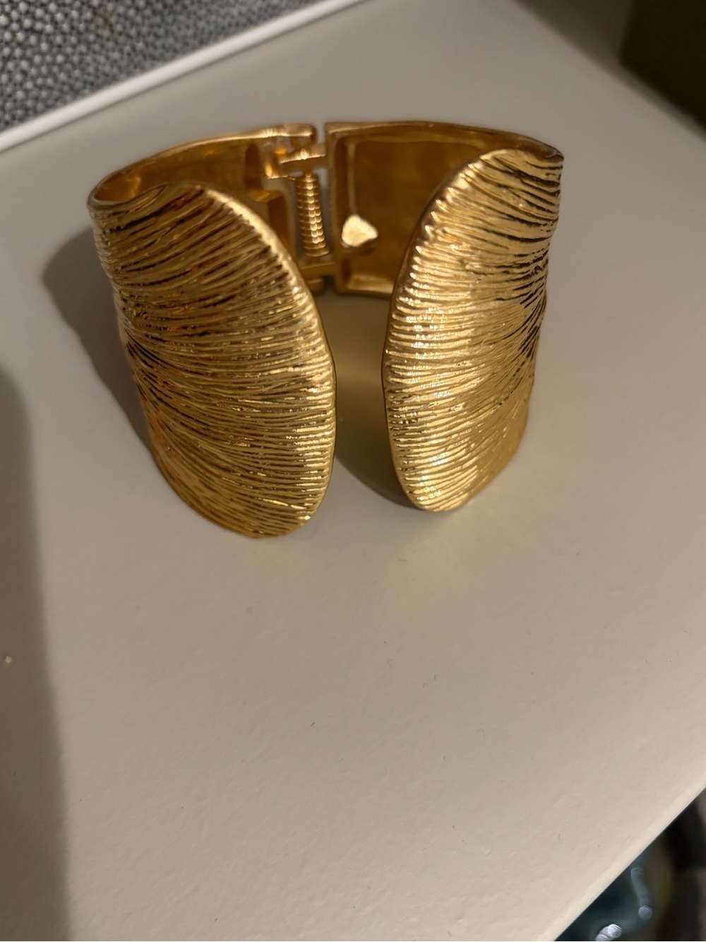 Zara gold leaf motif hinge bracelet